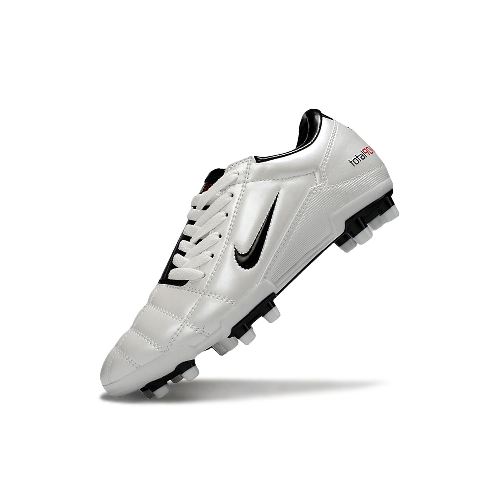 Chuteira Campo Nike Total 90 FG Branco e Preto