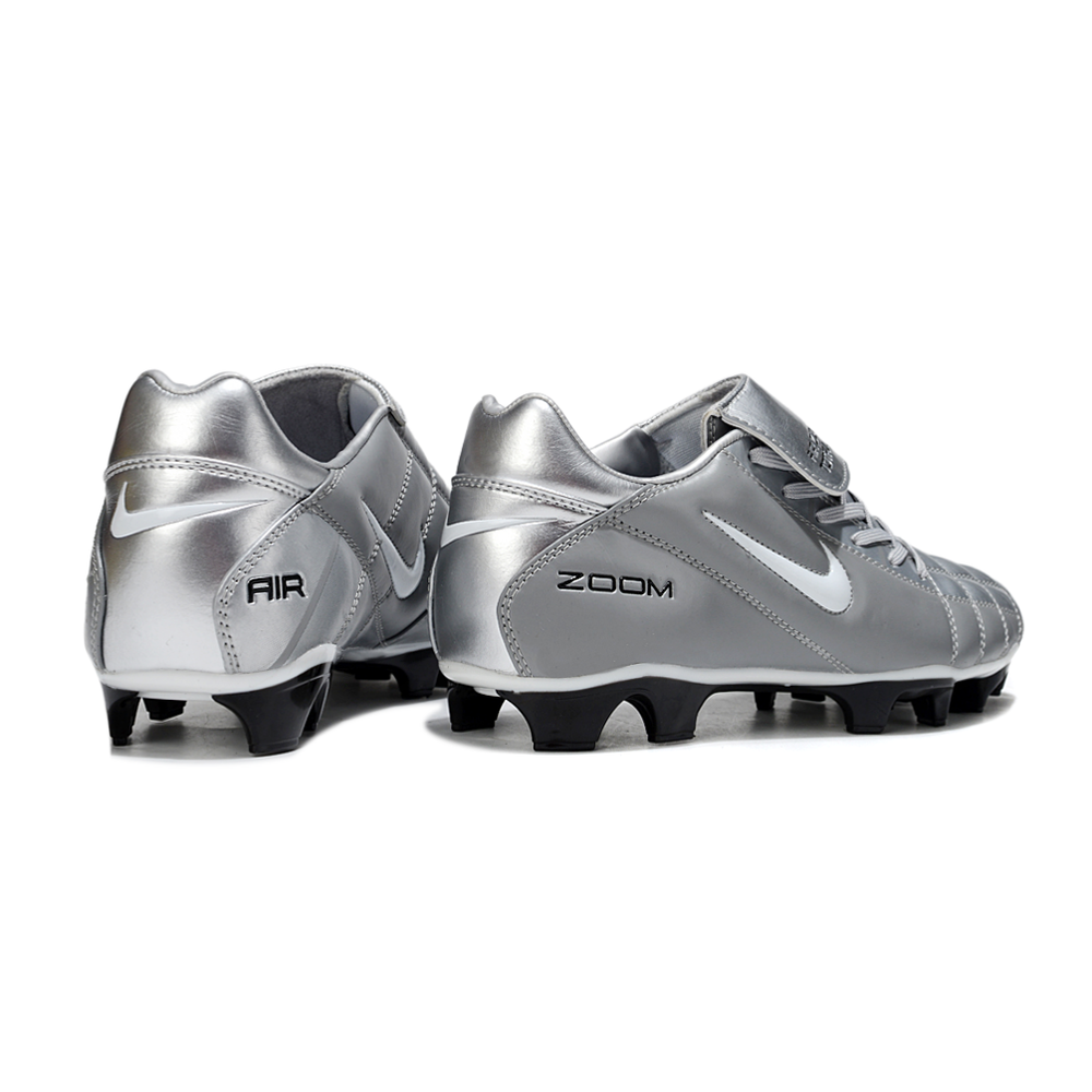 Chuteira Campo Nike Total 90 FG Prata, Preto e Branco