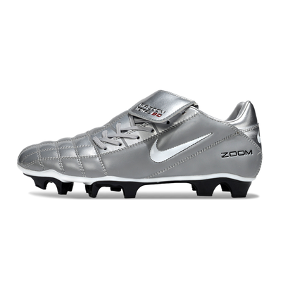 Chuteira Campo Nike Total 90 FG Prata, Preto e Branco