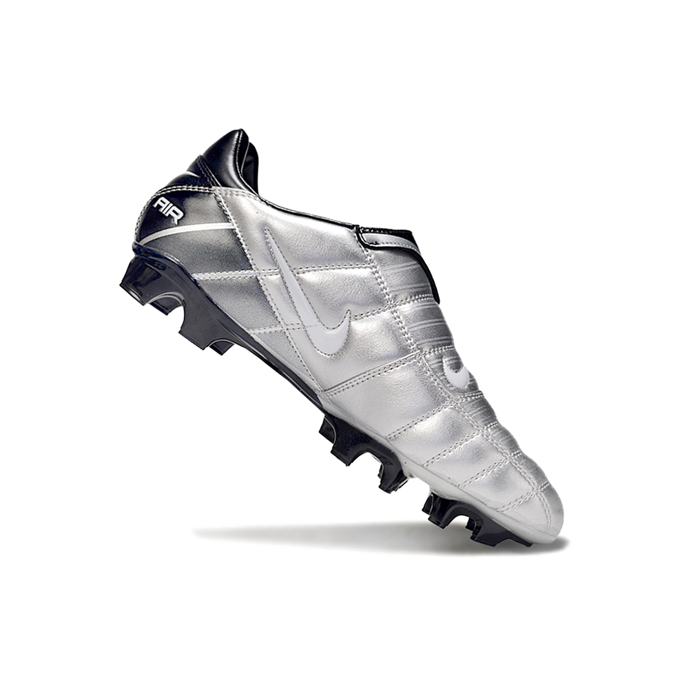 Chuteira Campo Nike Total 90 FG Prata e Preto