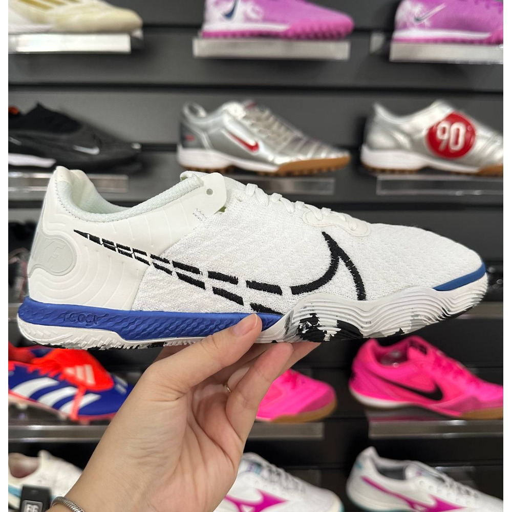 Chuteira Futsal Nike React Gato IC Branco, Preto e Azul - Pronta Entrega