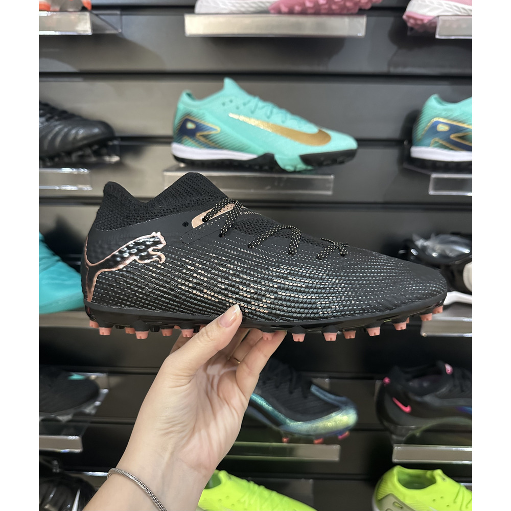 Chuteira Society Puma Future 7 MG Preta e Bronze - Pronta Entrega