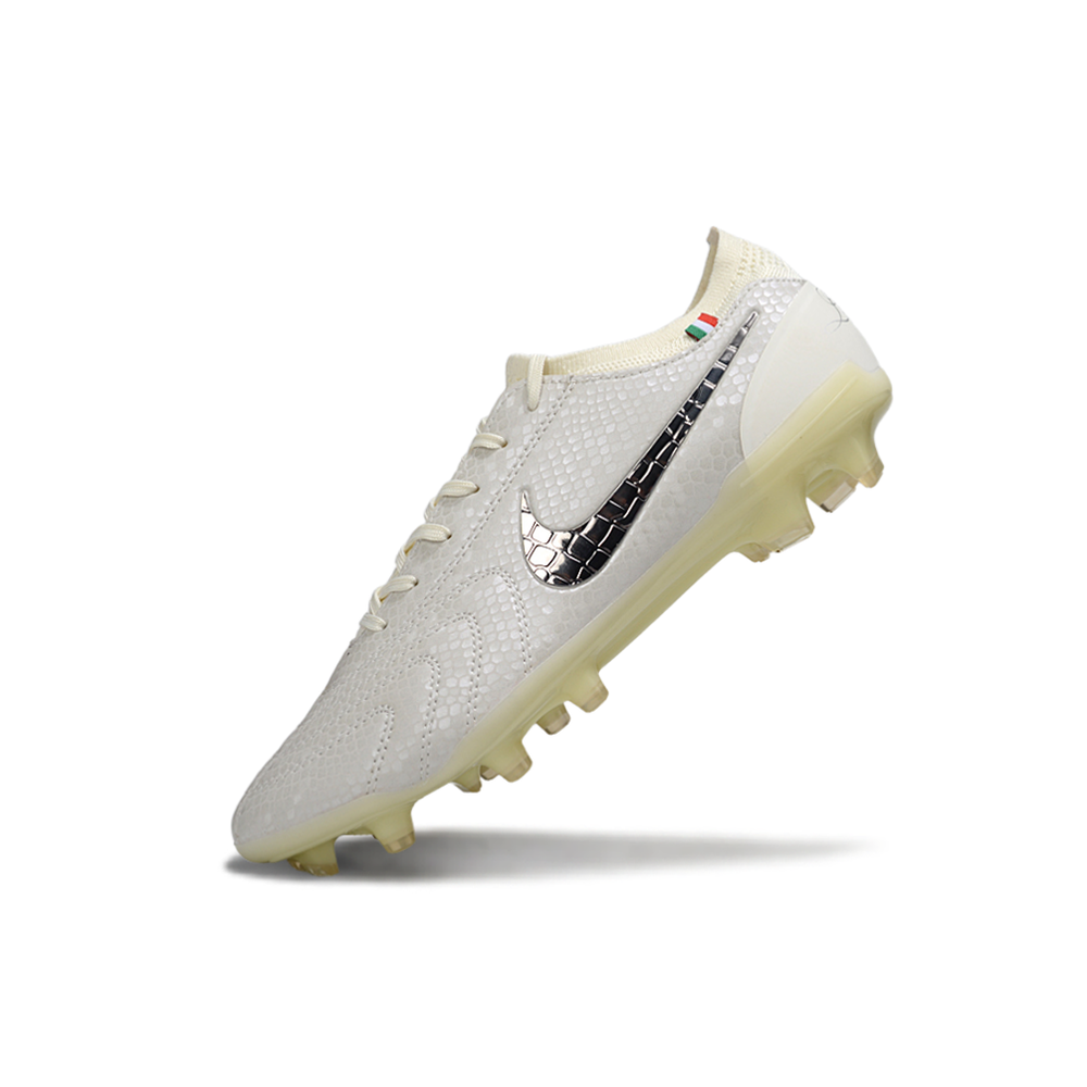 Chuteira Campo Nike Tiempo Legend 10 Elite FG Branco, Prata e Bege "Made In Italy"