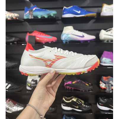 Chuteira Society Mizuno Morelia Neo Beta TF Branca e Vermelha - Pronta Entrega