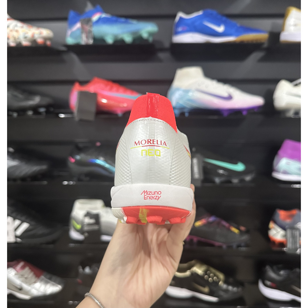 Chuteira Society Mizuno Morelia Neo Beta TF Branca e Vermelha - Pronta Entrega