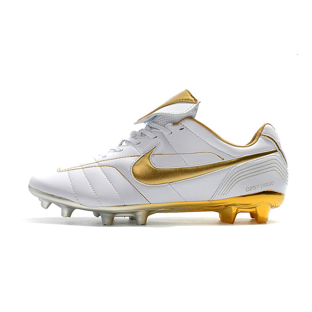 Chuteira Campo Nike Retrô Tiempo Legend 7 Elite FG Branca e Dourada R10