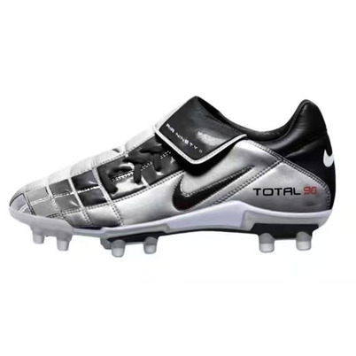 Chuteira Campo Nike Total 90 FG Prata e Preta