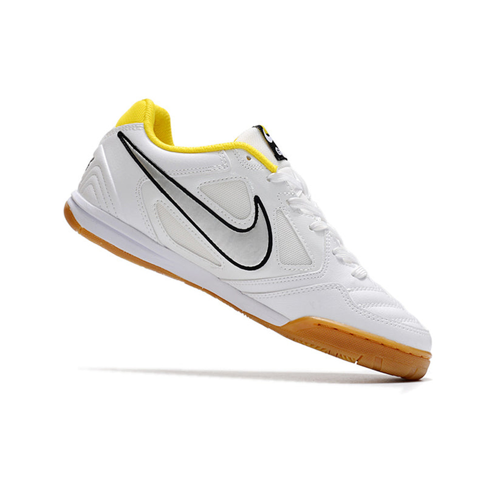 Chuteira Futsal Supreme x Nike SB Gato IC Branca e Preta