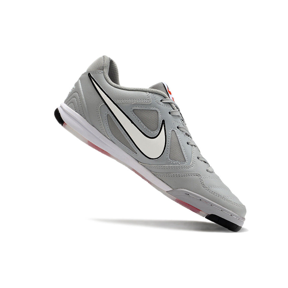 Chuteira Futsal Supreme x Nike SB Gato IC Cinza e Branca