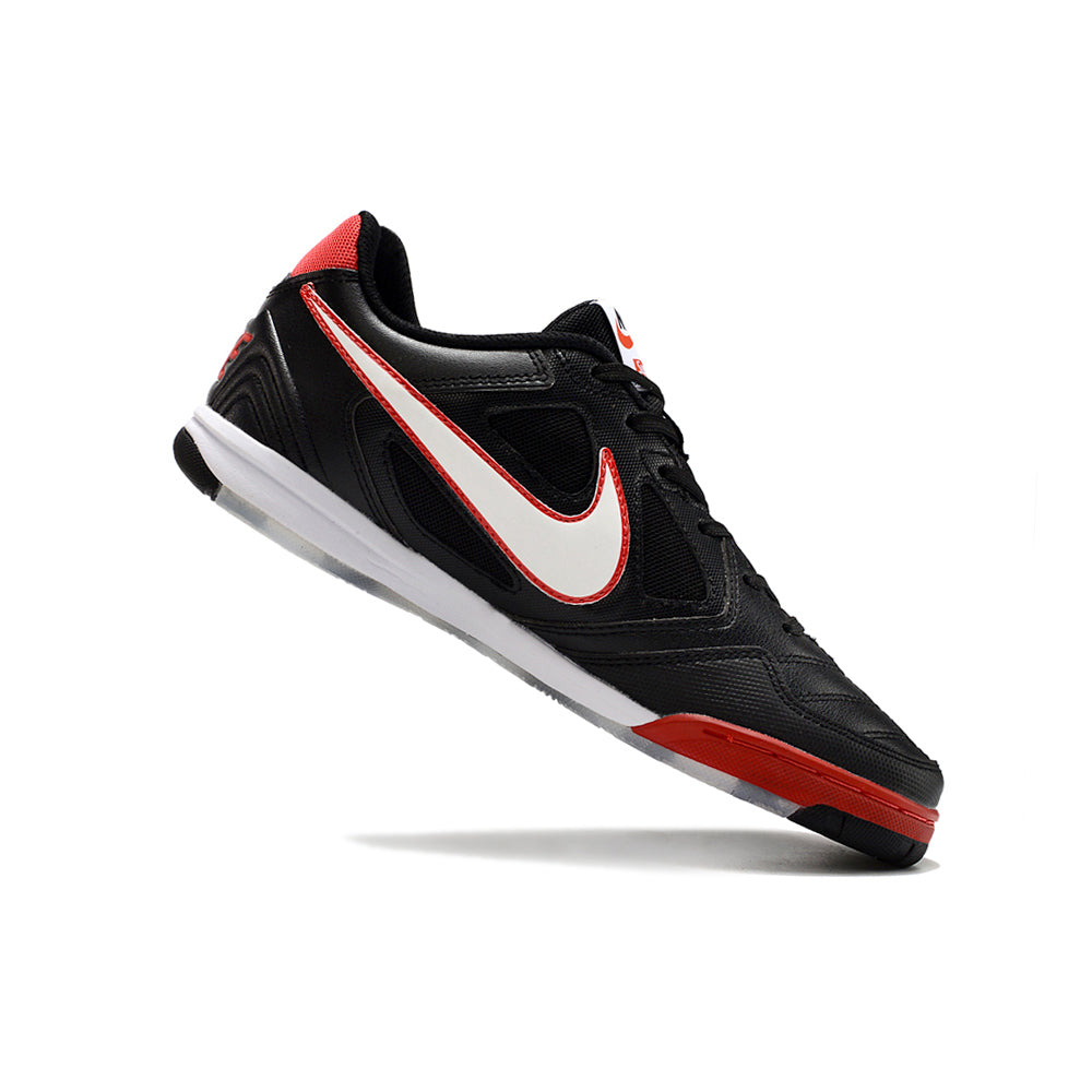 Chuteira Futsal Supreme x Nike SB Gato IC Preta, Branca e Vermelha