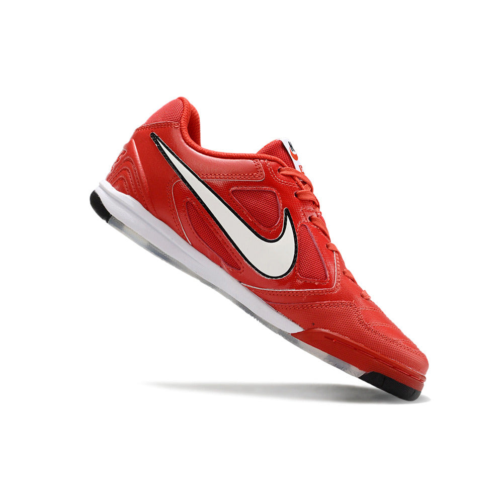 Chuteira Futsal Supreme x Nike SB Gato IC Vermelha, Branca e Preta