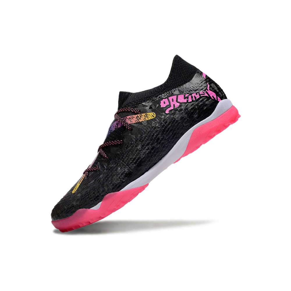 Chuteira Society Puma Future 7 TF Preta e Rosa 