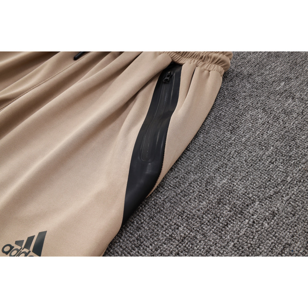 Conjunto de Moletom Adidas Sportswear com Touca Branca e Bege