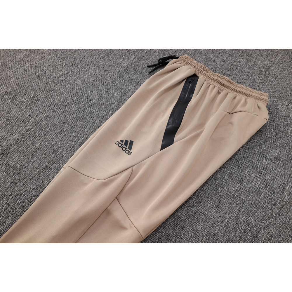 Conjunto de Moletom Adidas Sportswear com Touca Branca e Bege