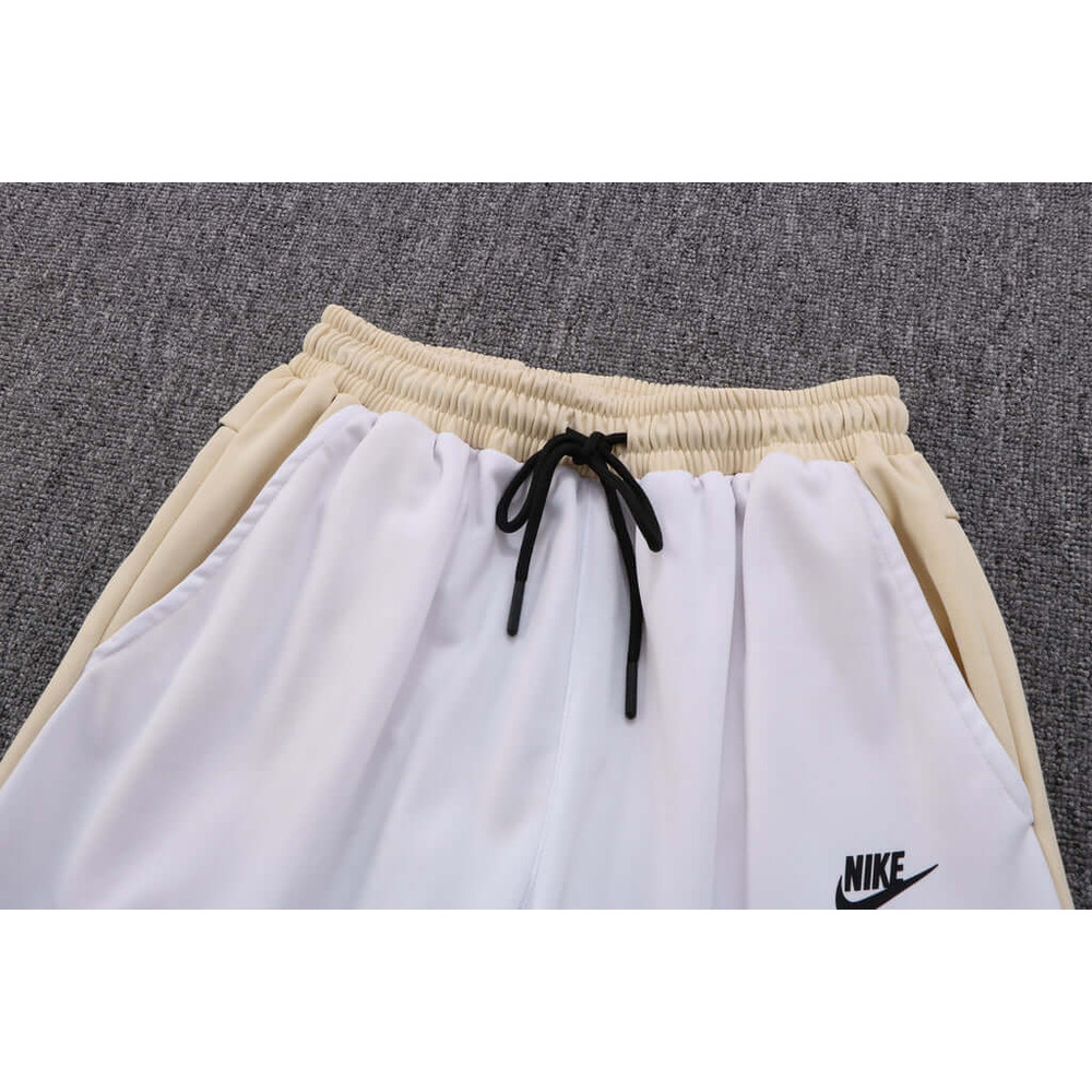 Conjunto de Moletom Nike Sportswear Tech Fleece com Touca Bege e Branco