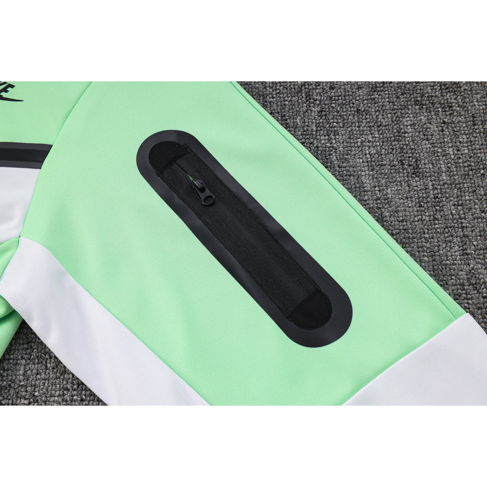 Conjunto de Moletom Nike Sportswear Tech Fleece com Touca Verde e Branco