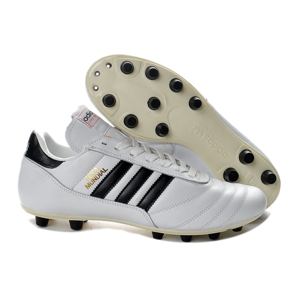 Chuteira Campo Adidas Copa Mundial FG Branca e Preta