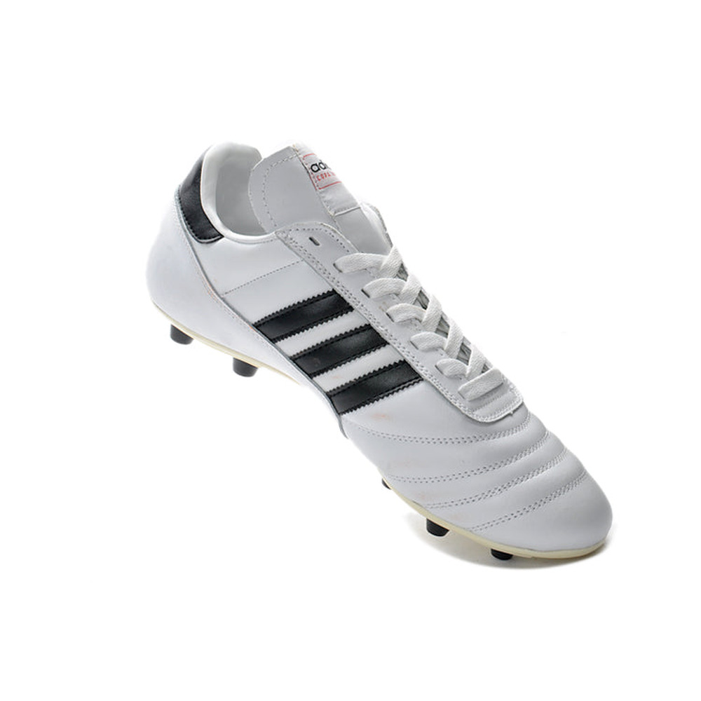 Chuteira Campo Adidas Copa Mundial FG Branca e Preta